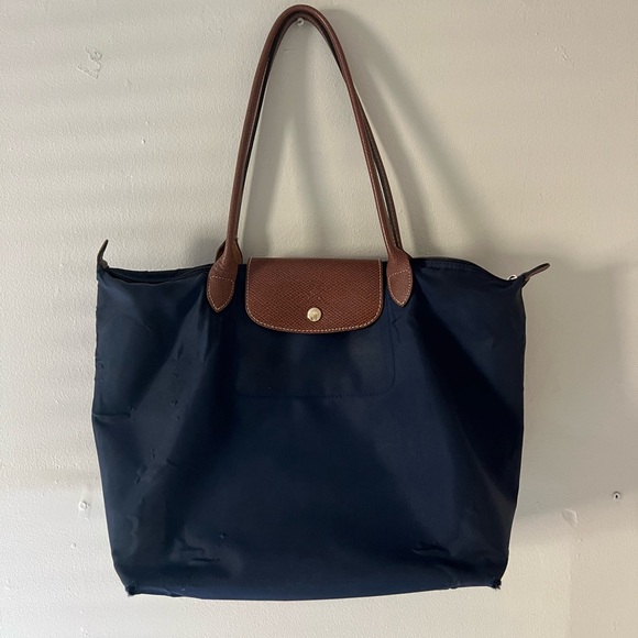 Longchamp Handbags - Longchamp Le Pilage M Tote